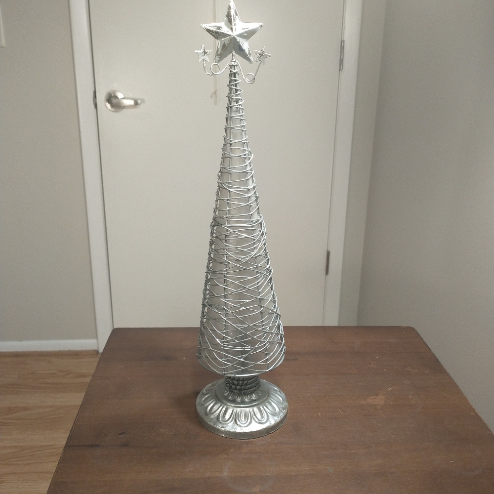 Wire, LED Light-up Christmas Tree, 18" two lighting modes,batteries not included